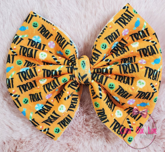 Treat - Livin' Our Love Bowtique